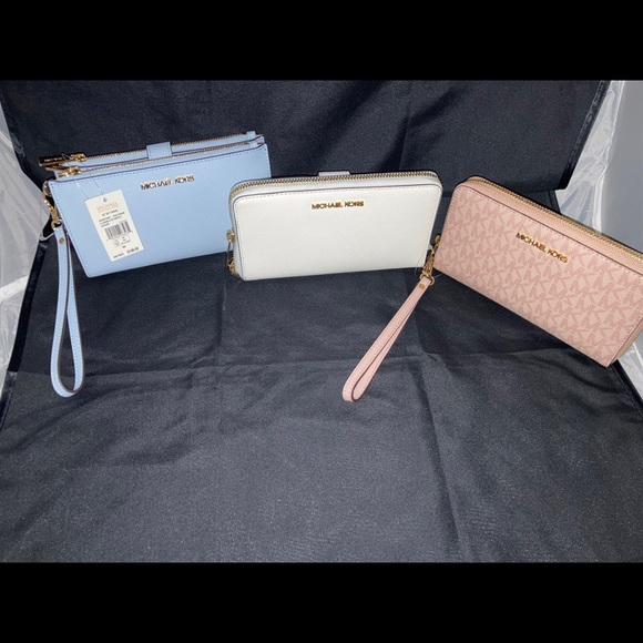 Hand To Hand - Picture 4 of 15